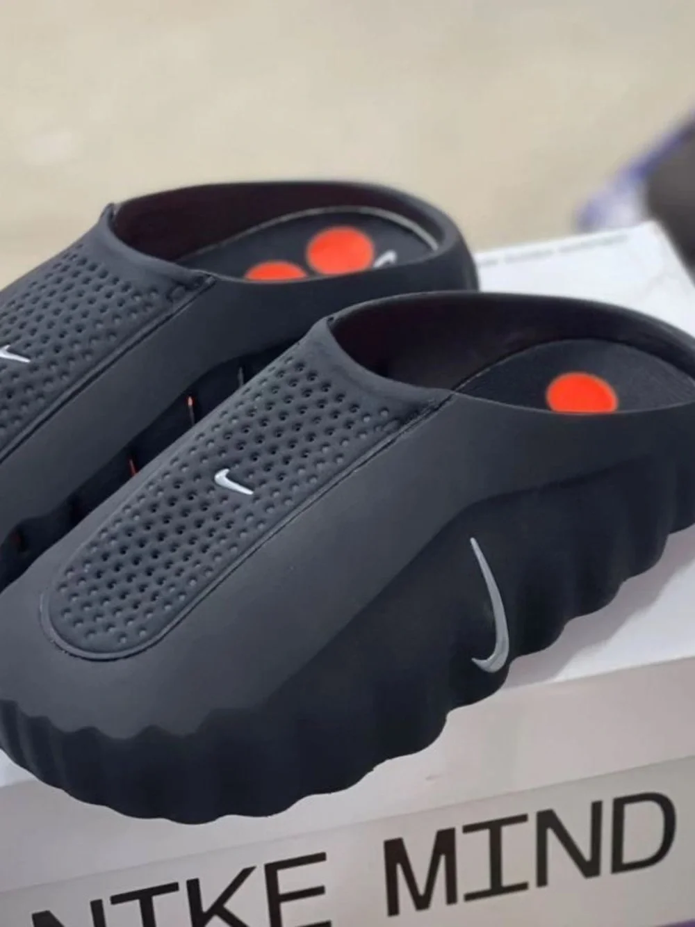 Nike Mind 001